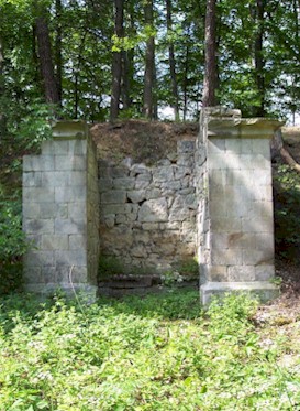 Ruine der Kapelle im August 2005